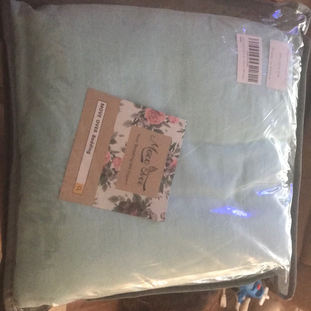 Mint green Duvet cover set. Queen size